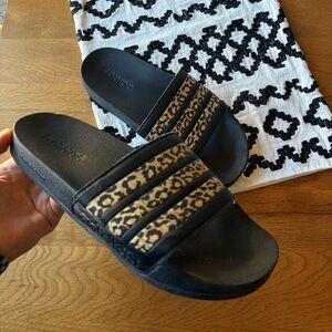 Adidas Adilette Black Tan Leopard Cheetah Print Sandals womens shoe size 10